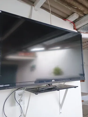 Vendo tv com defeito pra retirada de peças 