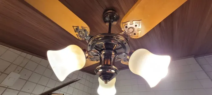 Ventilador de teto Venti-Delta 4 pás