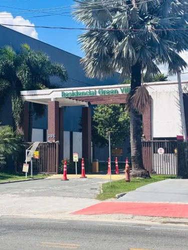 Vendo excelente Terreno em Condomínio Residencial Green Ville, na Estrada da Cachamorra.