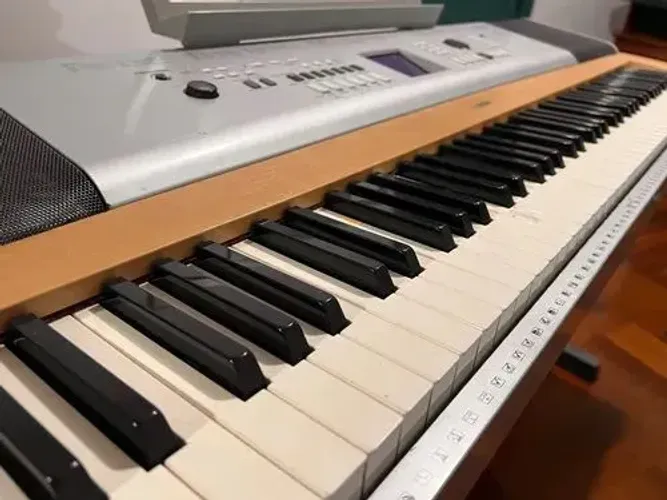 Piano yamaha dgx630