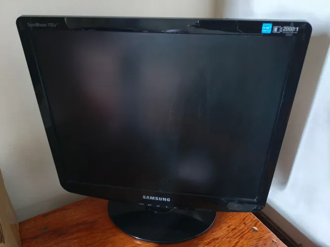 Monitor samsung 732n plus funcionando usado