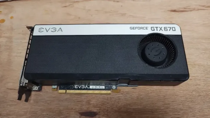 Placa de Vídeo EVGA GeForce GTX 670 2Gb (DEFEITO)