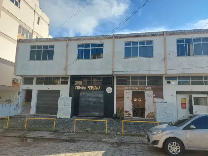 Imóvel para venda tem 340 metros quadrados em Trindade - Florianópolis - SC
