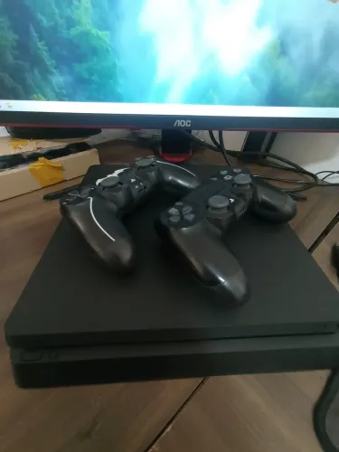 PS4 SLIM 500GB.