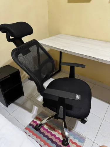 Mesa de estudo + cadeira ergonômica