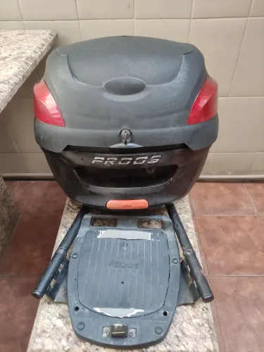 Baú 41 L com suporte para Twister 