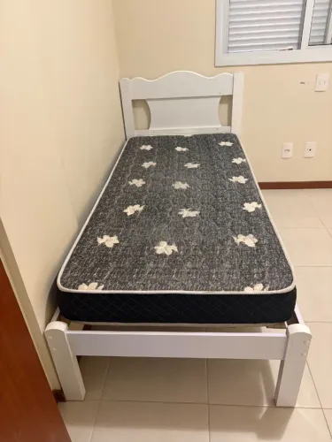 Cama Solteiro com Colchão Semi Novos!