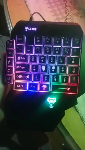 TECLADO GAMER RGB