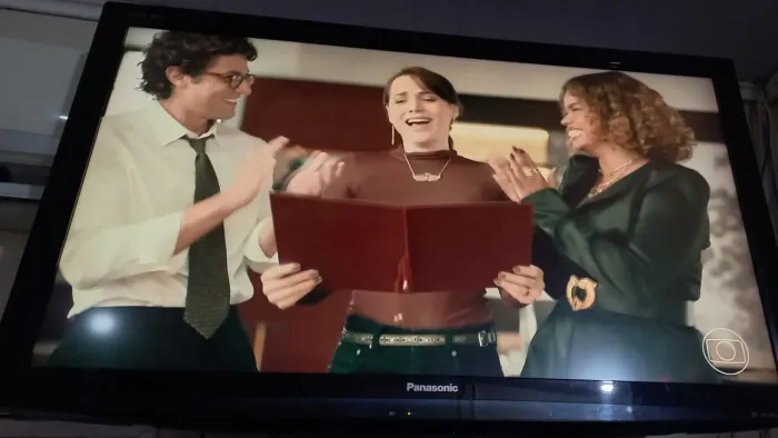 TV PANASONIC LCD FULL HD 42" NÃO POSSUI WI-FI VALOR 300 REAIS controle funciona parcialm