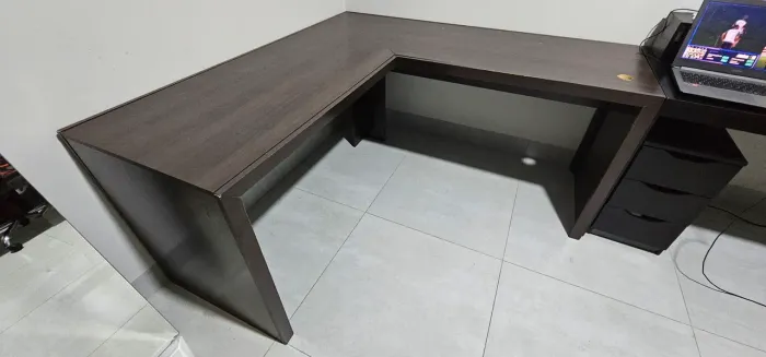 Mesa escritório em L - 157cm x 157cm x 60cm