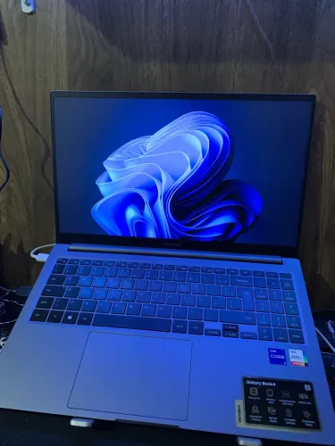 Notbook galaxy book 4