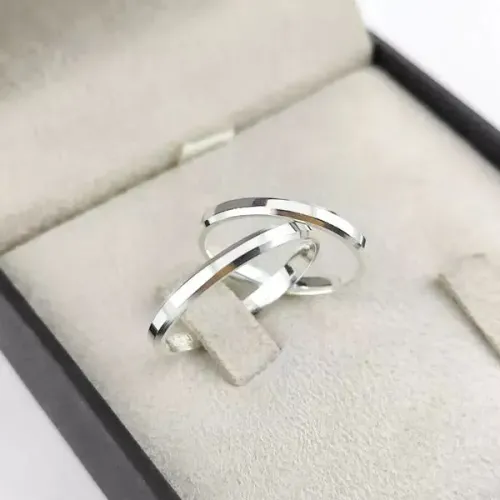 Par de Alianças Prata Chanfradas 2mm + Anel Solitário. Compromisso, Namoro - Promoção!