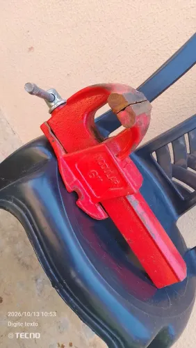 Vendo Morsa de Bancada N. 6 Leve Metalsul