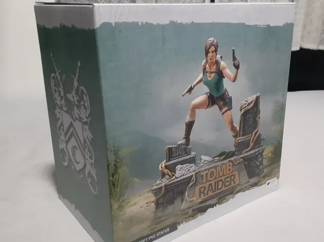 TOMB RAIDER - LARA CROFT - PVC STATUE ORIGINAL DARK HORSE