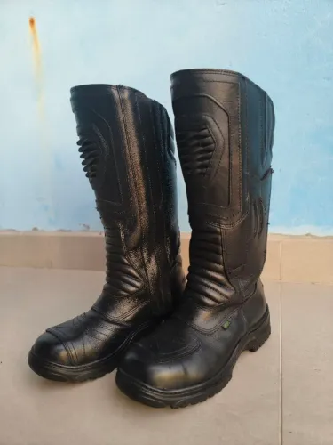 Bota Motociclista Cano Alto em Couro