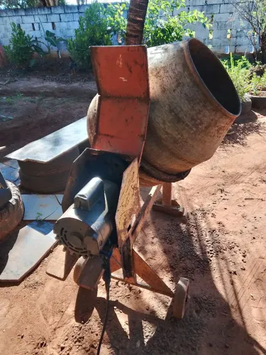 Betoneira CSM 150 LT com motor grande 