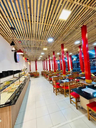 Restaurante japonês de churrasco vende sushi