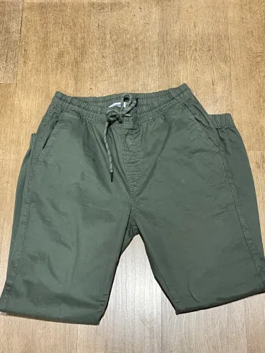 calça verde musgo reta