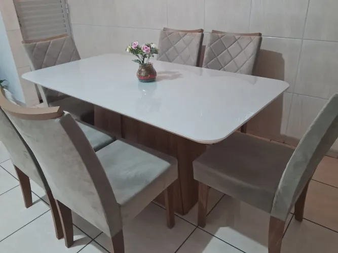 Mesa MDF ,tampo de vidro com 6 cadeiras