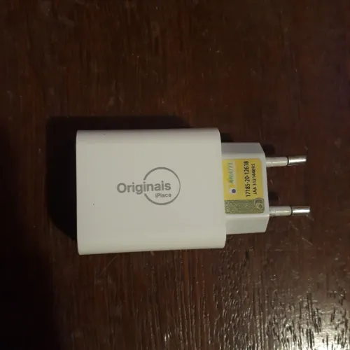 Carregador Fonte Originais Iplace, USB -c, 20w.