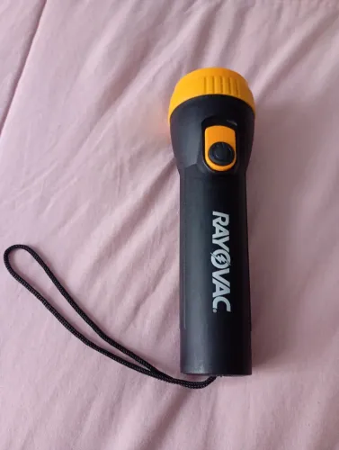 Lanterna Rayovac de led ótima para sua casa quando fica sem luz.