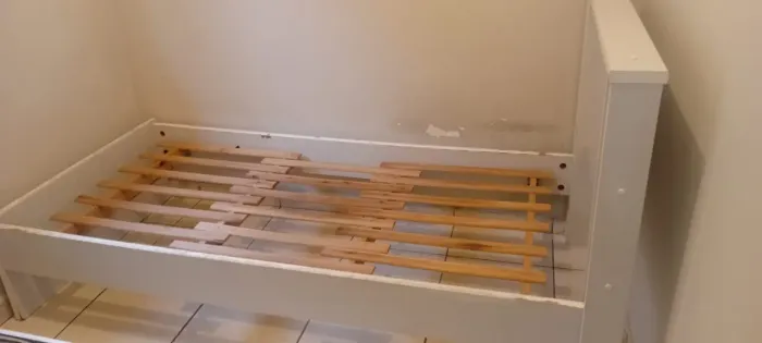 Cama kappesberg em bom estado de solteiro