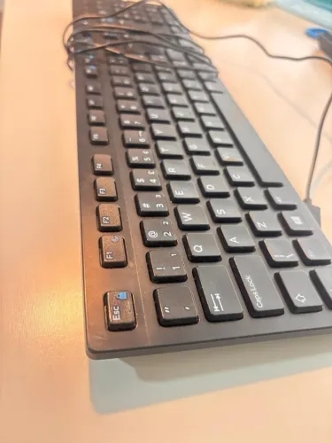 Teclado DELL KB216t - Preto - Português USB com FIO - 09J99W