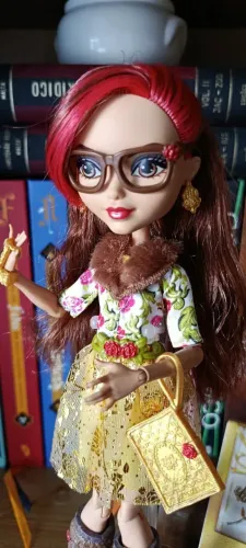 Boneca Ever After High Rosabella Beauty primeira edição (First Chapter) completa