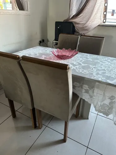 VENDO MESA DE JANTAR DE VIDRO DE 6 LUGARES
