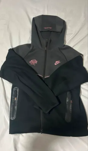 Nike tech syna world