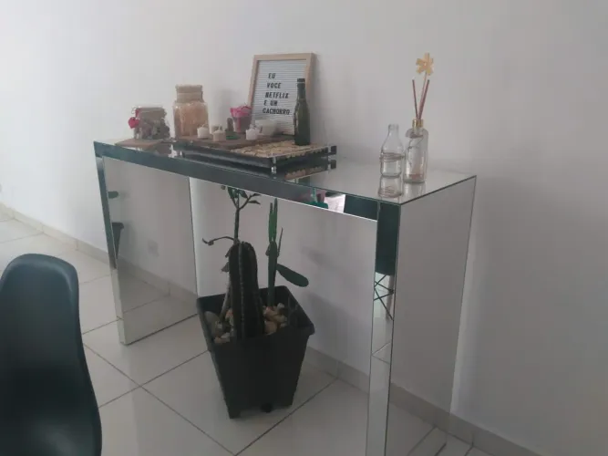 Aparador Espelhado (com espelho para reposição)