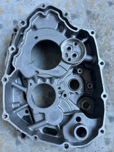 ( leia o anúncio)Carcaça direita do motor shi175 efi 6 marchas