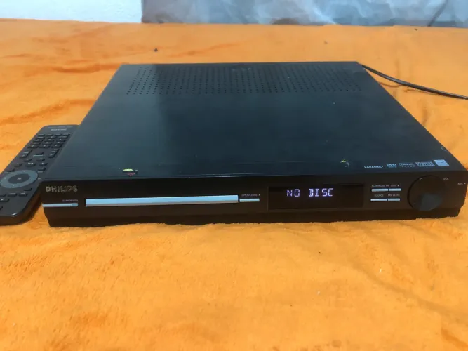 Vendo home theatre Philips com controle remoto funcionando perfeitamente bem novo
