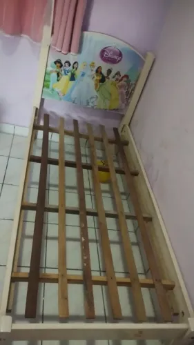 Cama solteiro infantil  + colchão 