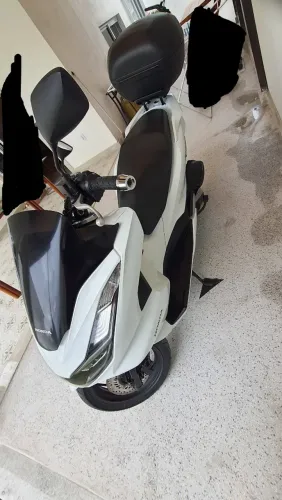 Honda PCX ABS 2023 - Único Dono - Revisões Honda + Pneu Zero + Baú
