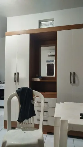 Vendo guarda roupa e armário 