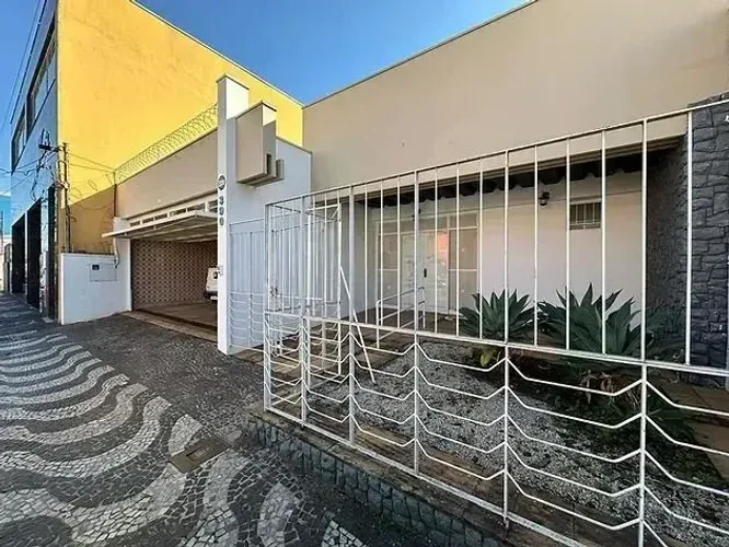 CASA COMERCIAL PARA LOCAÇÃO NO CENTRO DE ARARAS - SP