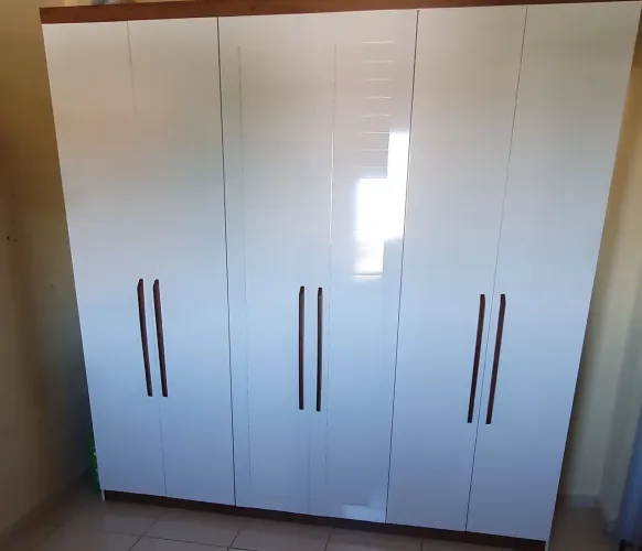 Guarda roupa 6 portas