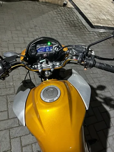 Vendo titan 2022 moto bastante conservada!