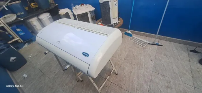 Ar Condicionado Split Piso / Teto Carrier Space 30000 BTUs Controle Remoto Quente/Frio 
