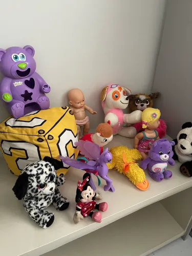 Diversos brinquedos usados mais em boas condições 