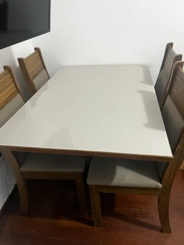 Mesa de jantar 4 lugares