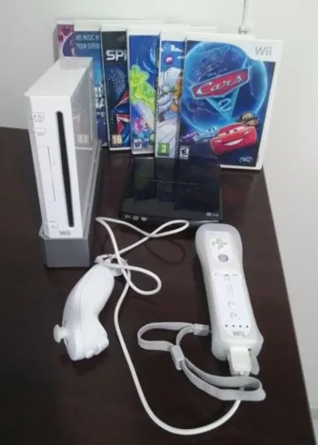 Video Game Console Nintendo Wii - Completo + 6 jogos