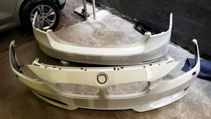 PÁRA-CHOQUE DIANTEIRO E TRASEIRO BMW 320i 2016.