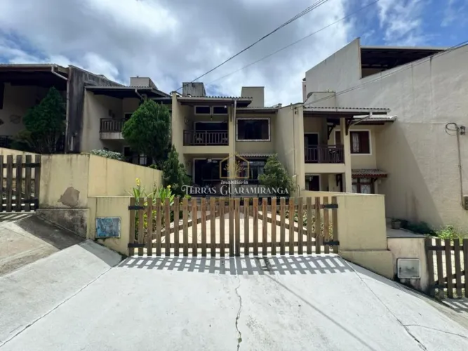 Casa Duplex com 4 Suítes no Villa Recoleta | Exclusividade e conforto no Centro de Guarami