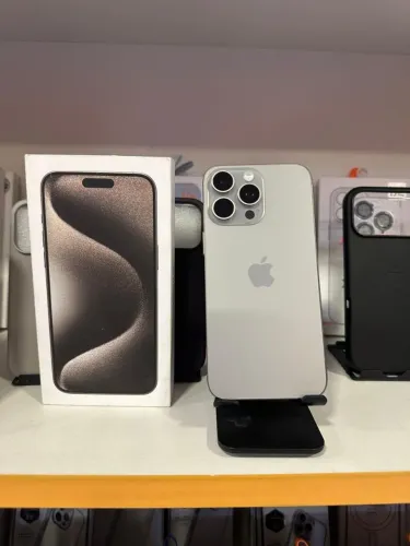 Iphone 15 Pro Max 256GB Cor Titânio Natural semi novo . Bateria em 87% .