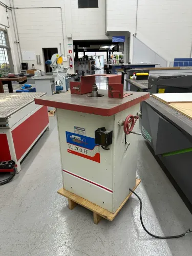 Tupia marcenaria industrial 700x700 mm usada com motor de 2 CV trifasico