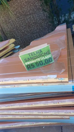 Pedaço telha sanduiche com forro