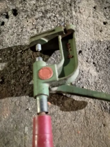 Vendo prensa balancinho para aplicar de botão de pressão de roupa