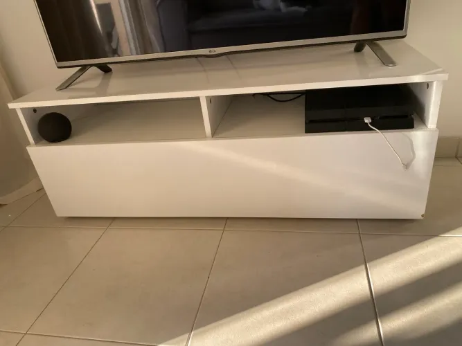 Rack para Sala Branco 1,20 m com Porta Basculante e Nichos